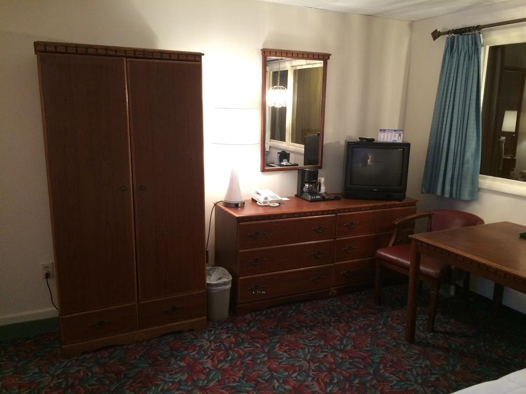 Cedar Motor Inn Marquette Quarto foto
